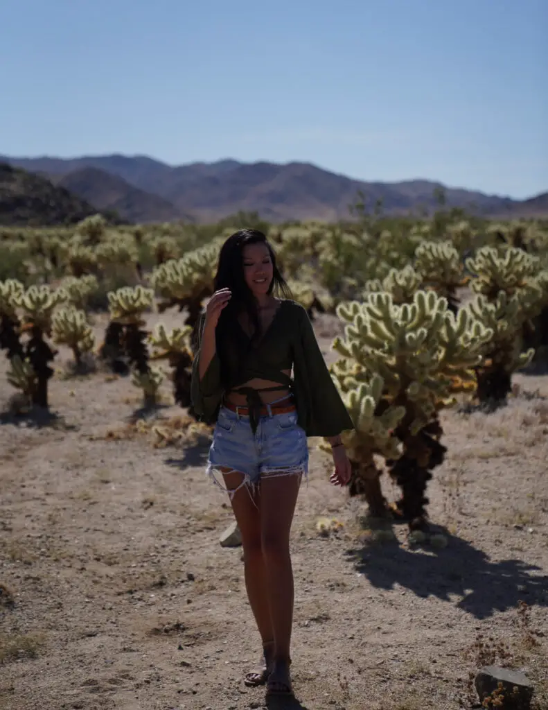 improve your travel photos by not taking photos into the sun at at midday