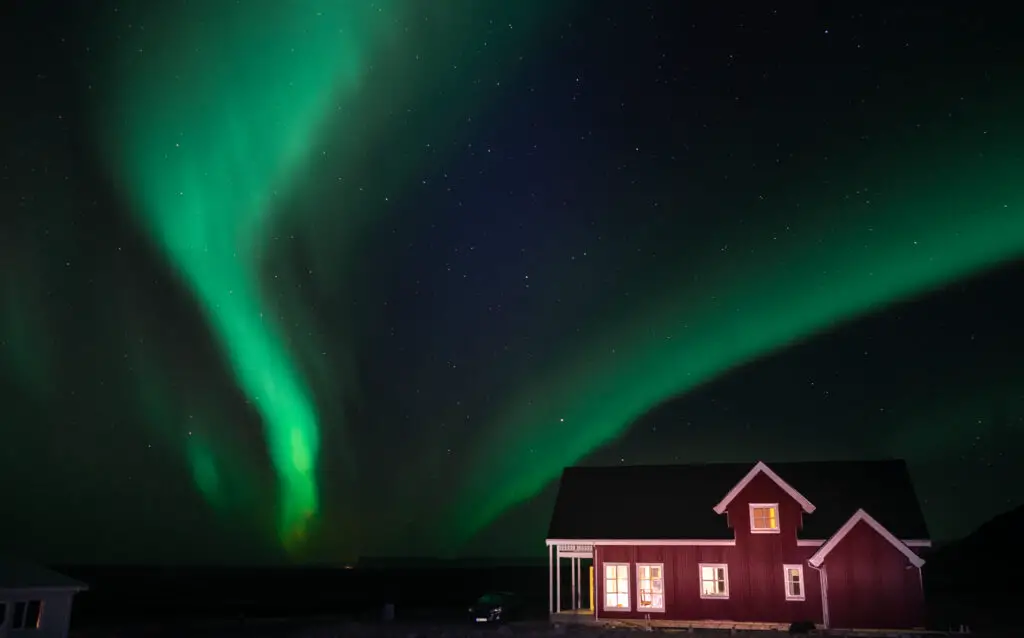 tips for seeing the northern lights in iceland